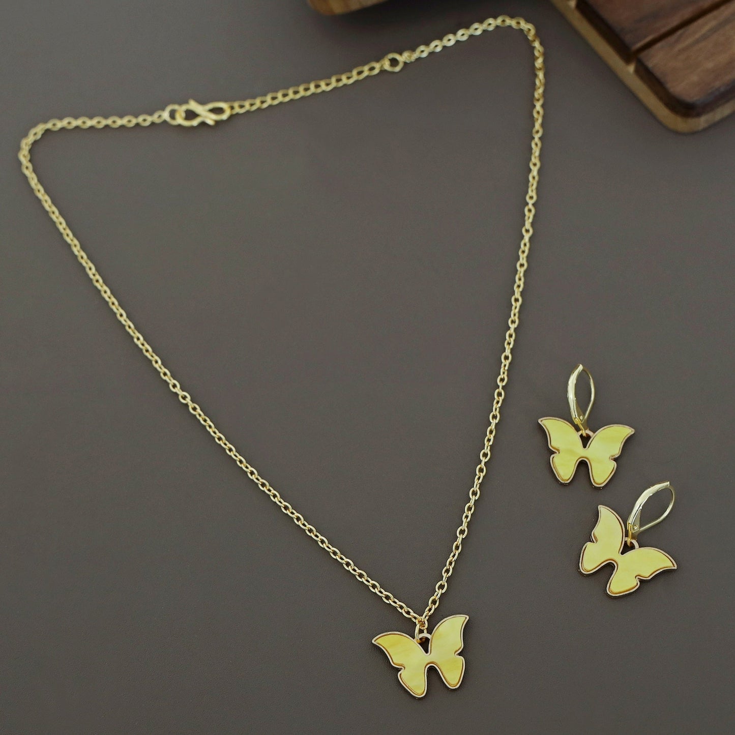 Butterfly neckpiece with hoop earrings