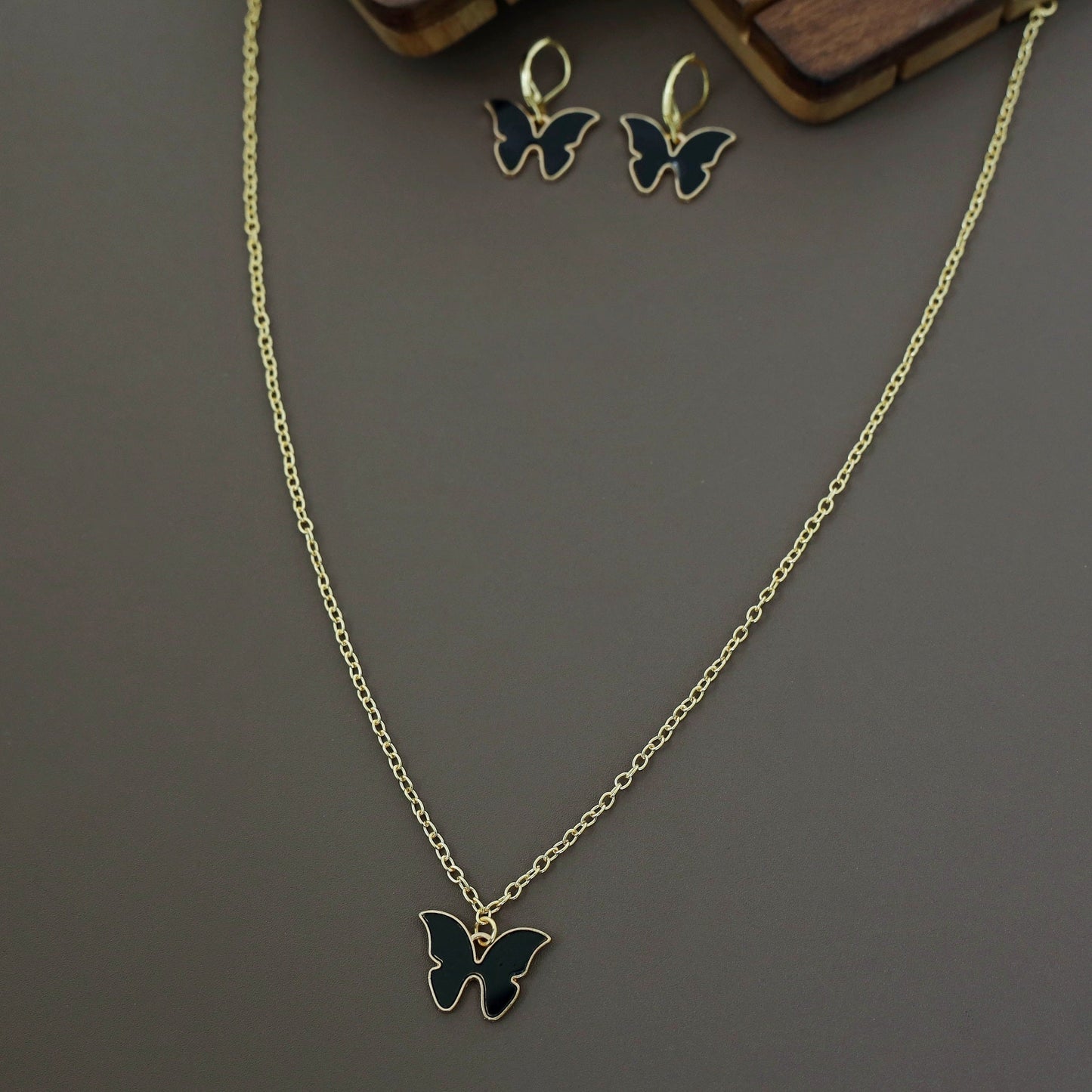 Butterfly neckpiece with hoop earrings