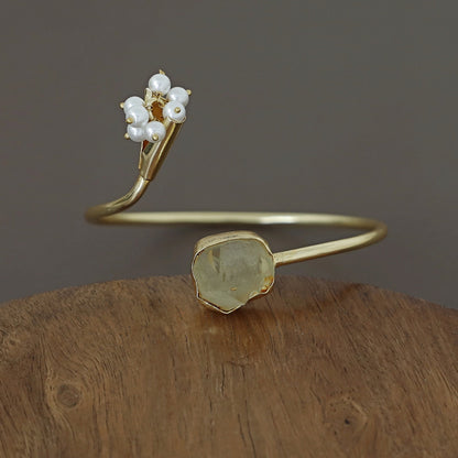 Bündel goldener Armreif