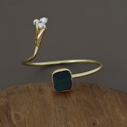 Bündel goldener Armreif