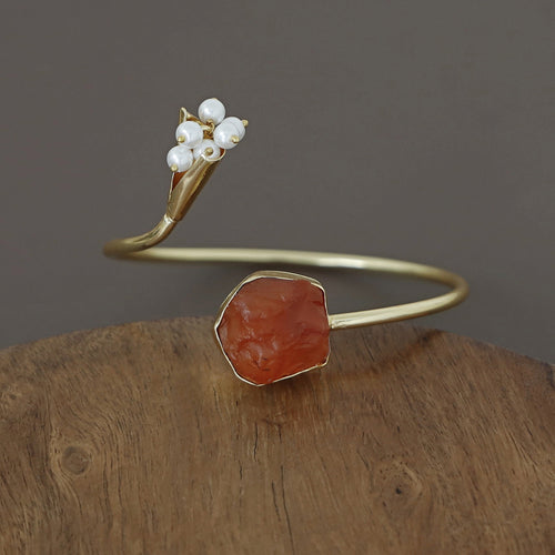 Bündel goldener Armreif